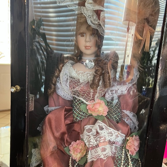 A.J. Design Vintage porcelain doll never taken out of the wood/glass custom box. - Picture 2 of 14